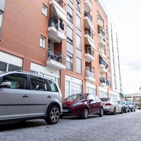 Free Parking Sudio Tiranaアパートメント エクステリア 写真