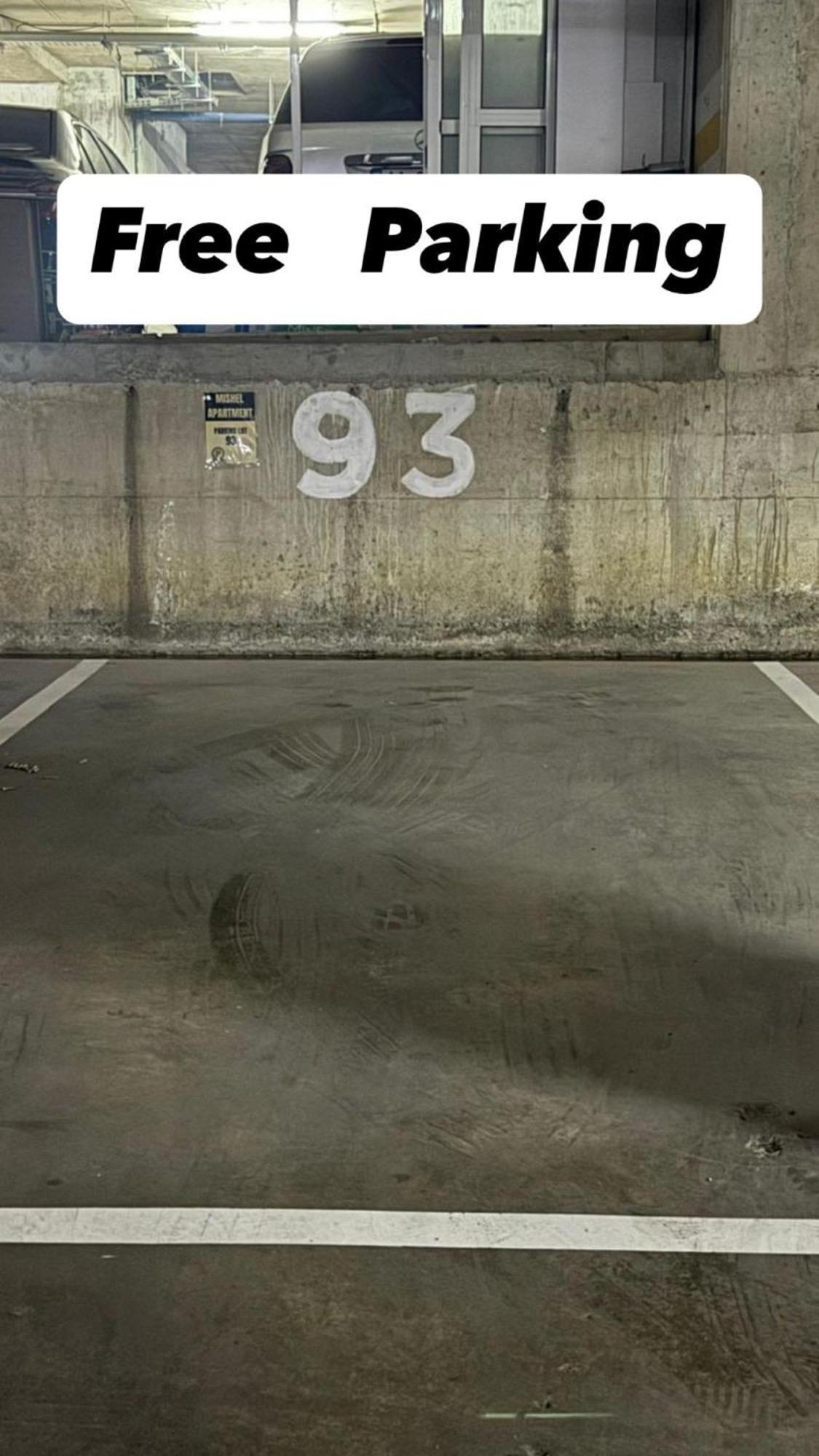 Free Parking Sudio Tiranaアパートメント エクステリア 写真
